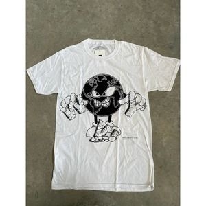 Worldwide youth white tee SZ small